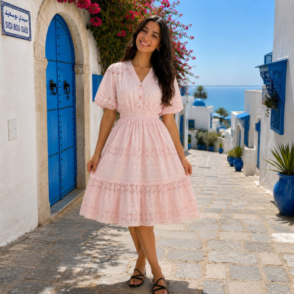 Robe midi poudré en broderie anglaise