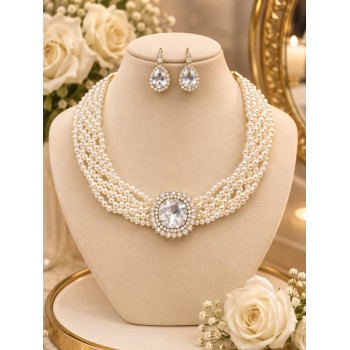 collier à plusieurs rangs de perles blanches