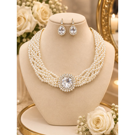 collier à plusieurs rangs de perles blanches
