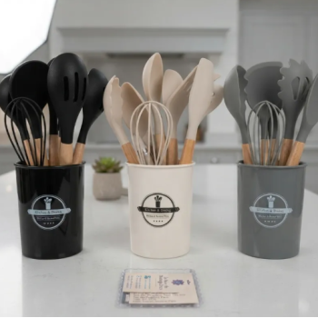 Ensemble d'Ustensiles de Cuisine 12 Pièces – Silicone & Bois Élégant