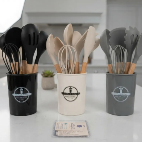 Ensemble d'Ustensiles de Cuisine 12 Pièces – Silicone & Bois Élégant